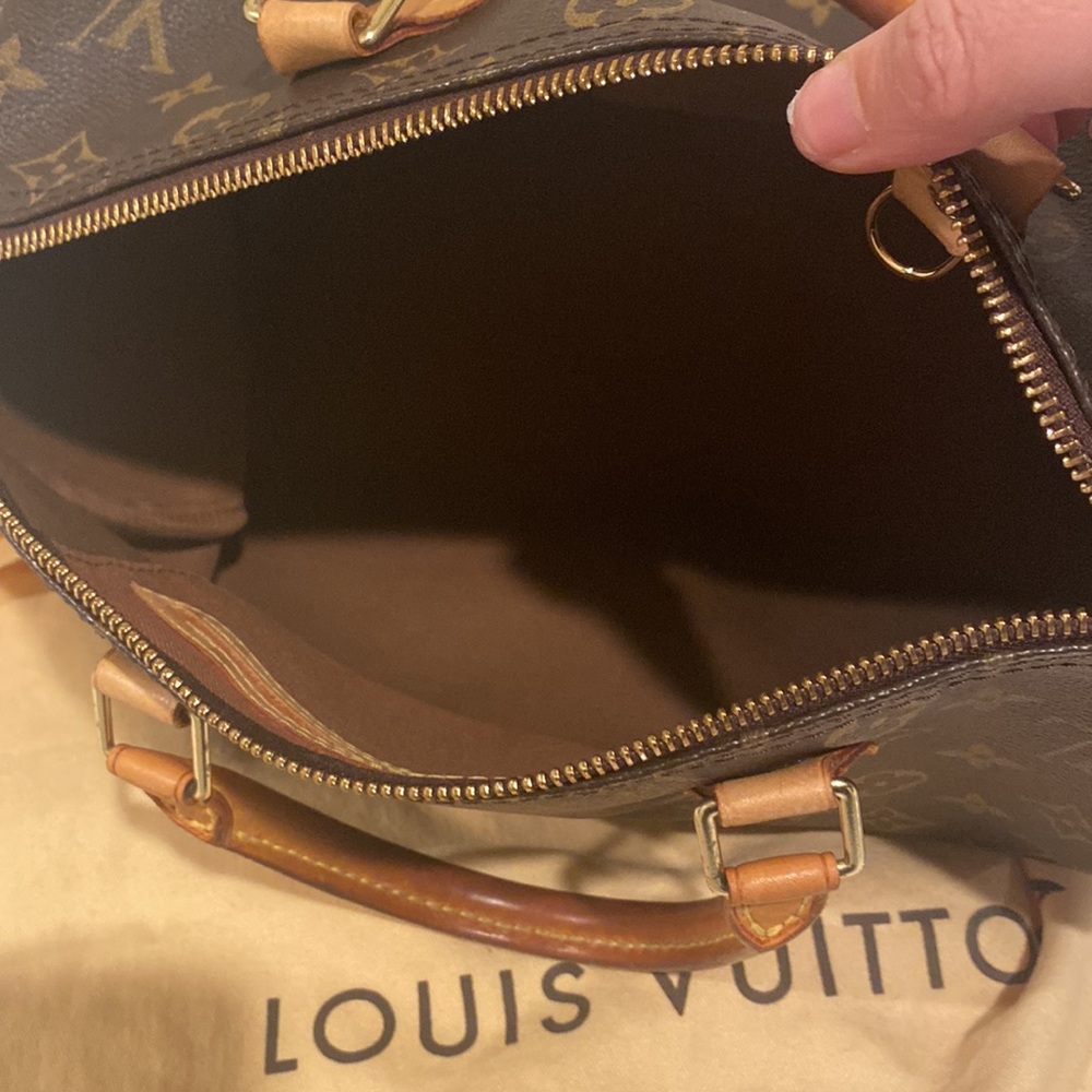 This is used bag , and good condition only corner wire is out - Picture 9 of 9